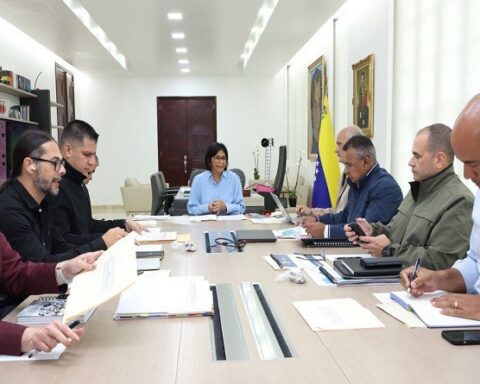 Consejo de vicepresidentes sectoriales evalúan líneas de trabajo en materia de servicios públicos