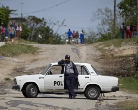 policía Cuba Calabazar coronavirus represión hansel ernesto protesta tania bruguera joven santiago de cuba