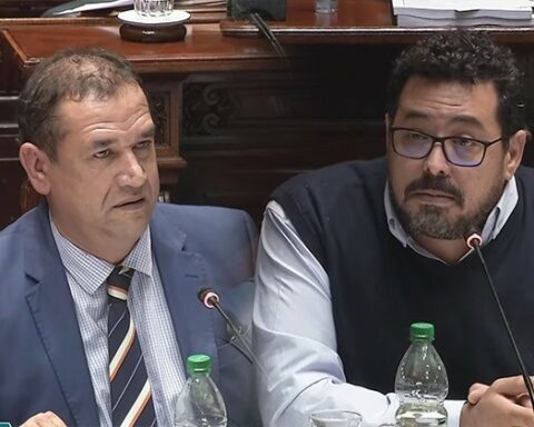 Da Silva orders 'Pacha' Sánchez to silence in a tense meeting in the Senate for the pension reform