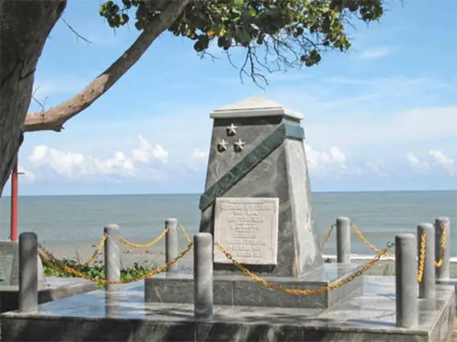 Monumento homenaje al desembarco de Antonio Maceo por Playa Duaba