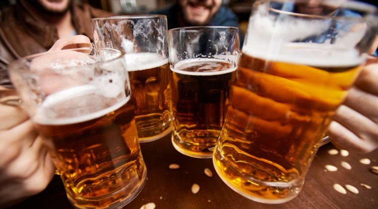 Drinking alcohol with colleagues doesn't help you earn more, study shows