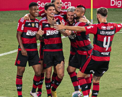 Flamengo amazes bad phase and beats Coritiba in the debut of the Brasileirão