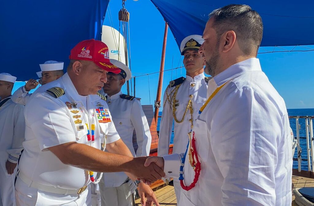 Foreign Minister Gil visits Simón Bolívar Training Ship in Saint Kitts and Nevis