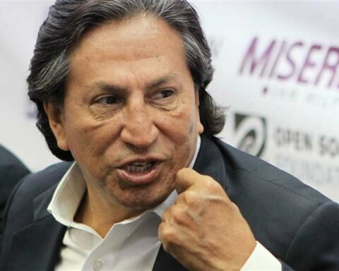 Former Peruvian president Toledo requests the return of $1 million in bail after turning himself in for extradition