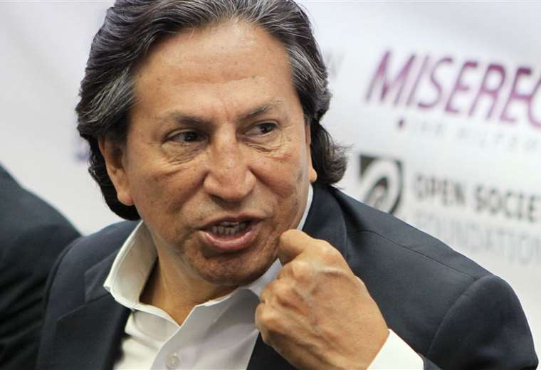 Former Peruvian president Toledo requests the return of $1 million in bail after turning himself in for extradition