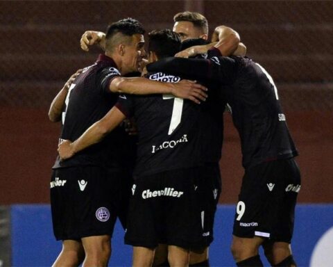 Godoy Cruz and Lanús tied 4-4 in a true goal party