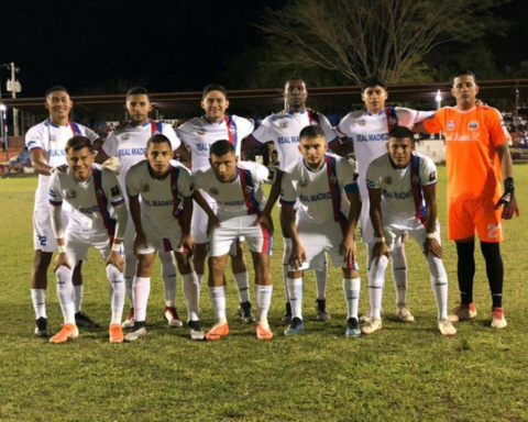 Government grants legal personality to the Real Madriz Fútbol Club, a team financed with state money