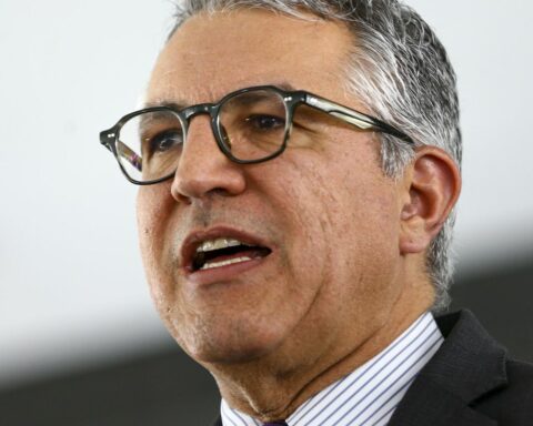 Government makes agreement to set up commissions of 4 MPs