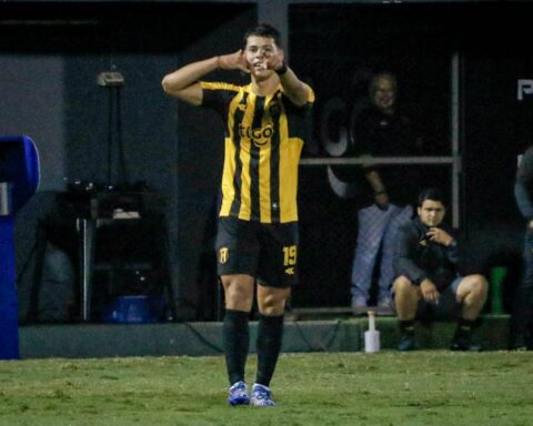 Guaraní is left with a tight victory against Resistencia