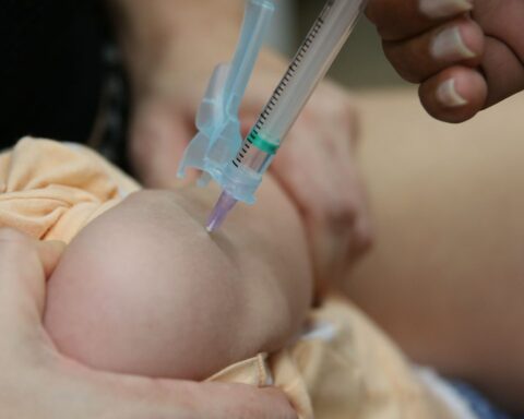 Health alert for flu vaccination in priority groups