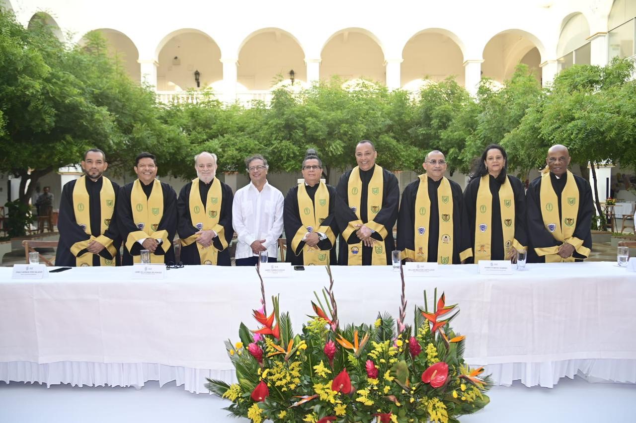 'Honoris Causa Doctorate' recognition awarded to Petro in Cartagena