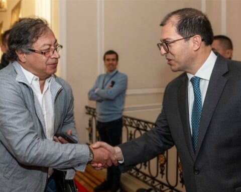 How did the meeting between President Petro and the prosecutor end?