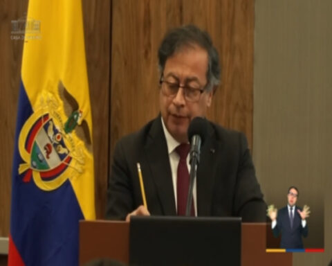 "I do want to sign the peace agreement, but it is worth 150 billion pesos and there is no money": Gustavo Petro