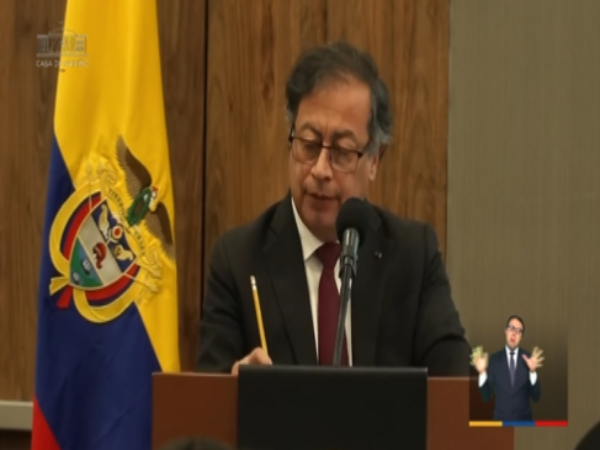 "I do want to sign the peace agreement, but it is worth 150 billion pesos and there is no money": Gustavo Petro