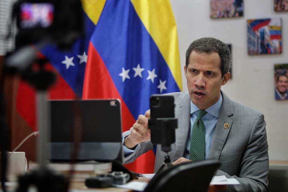 Juan Guaidó asserts that Maduro is preparing an arrest warrant against him