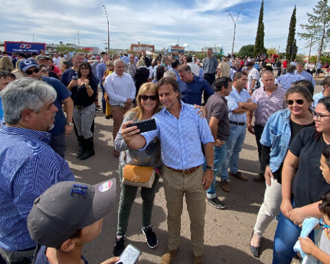 Lacalle Pou durante su visita a Aceguá.