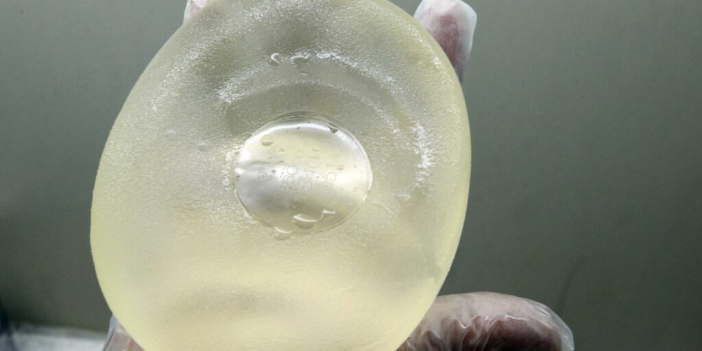 Law guarantees replacement of breast implants for cancer patients