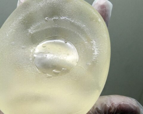 Law guarantees replacement of breast implants for cancer patients