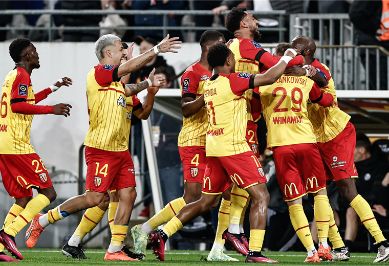 Lens beats Strasbourg 2-1 and comes within three points of PSG