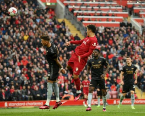 Liverpool draws with Arsenal and gives life to Manchester City