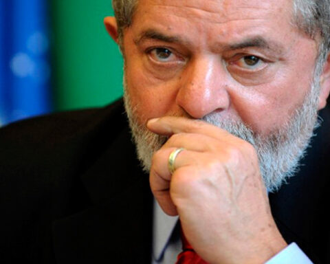 Lula charges against the dollar as a global currency and the IMF during a visit to China