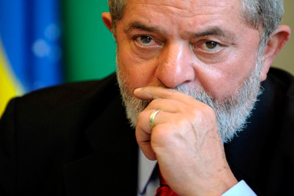 Lula charges against the dollar as a global currency and the IMF during a visit to China