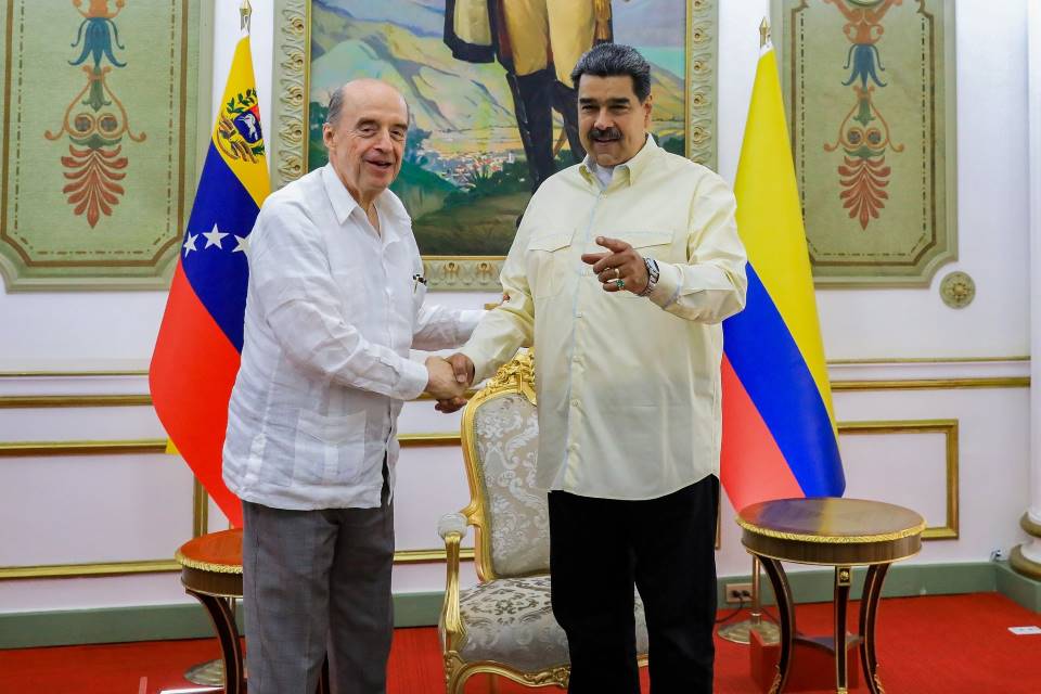 Maduro and Foreign Minister Álvaro Leyva will talk this Sunday about a conference for dialogue