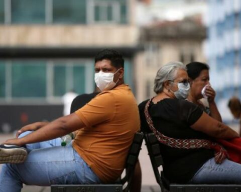 Masks are no longer mandatory in airports and planes: Aerocivil