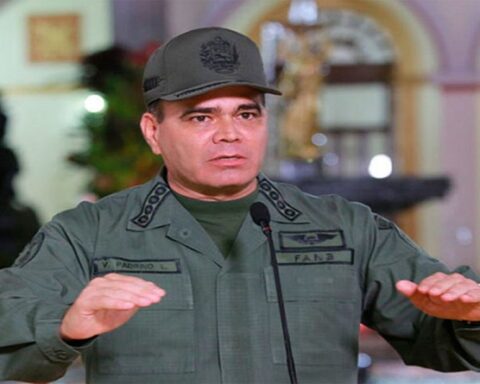 Ministro Padrino López: Hace 21 años la oposición trató de anular la soberanía popular