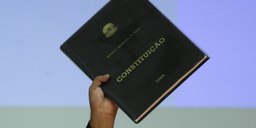 Moraes keeps prisoner of man who stole replica of the Constitution
