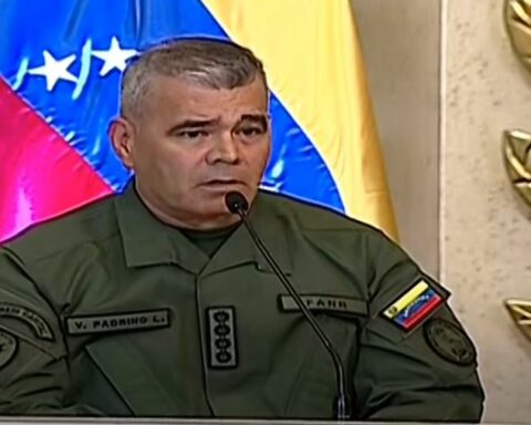 Padrino López alerts a world "divided" by oil