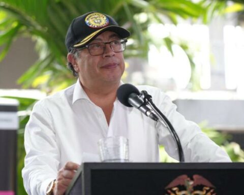 Petro is organizing a summit to fix relations with Venezuela