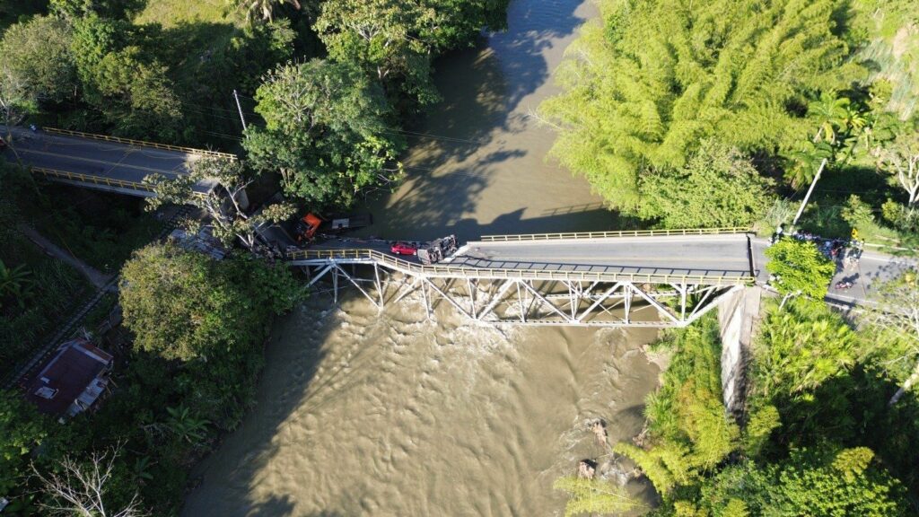 Prosecutor's Office opens investigation into the collapse of a vehicular bridge over the La Vieja river