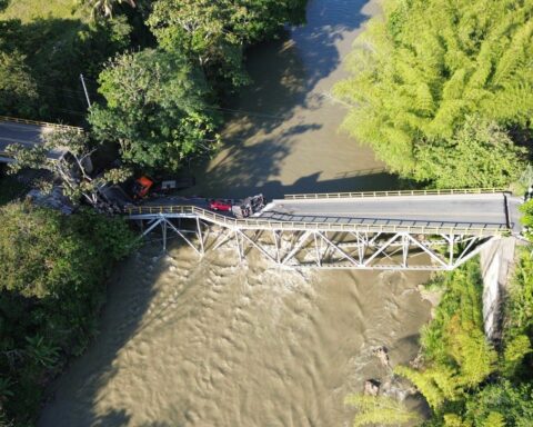 Prosecutor's Office opens investigation into the collapse of a vehicular bridge over the La Vieja river