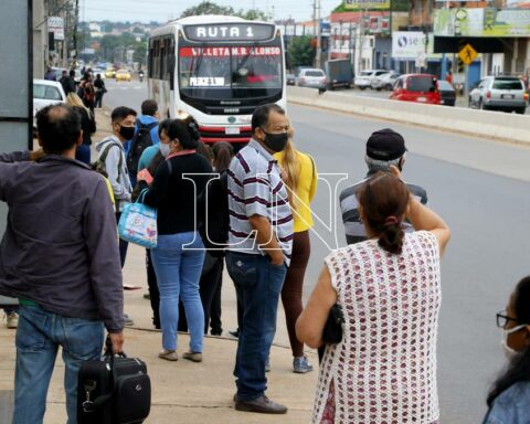 Public transport crisis: they are testing formulas to put out the "hell" of users