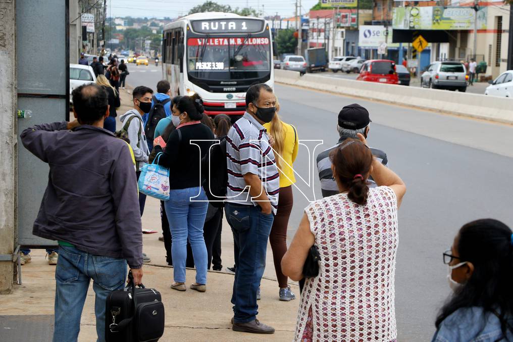 Public transport crisis: they are testing formulas to put out the "hell" of users