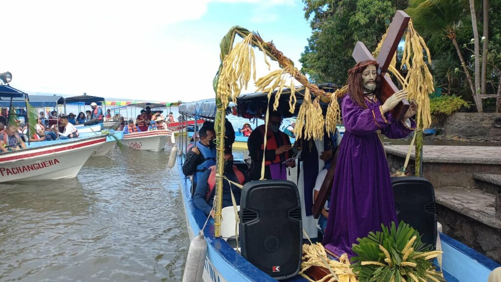 Regime cancels traditional aquatic Via Crucis of Granada and announces its own