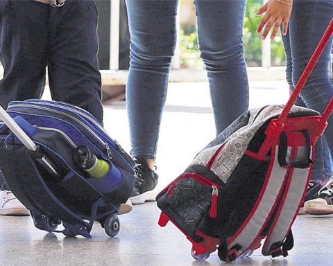 Teachers accused of handcuffing their students claim to be in poor health and do not appear to testify