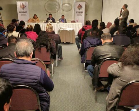 Teachers again break the dialogue with the Government and announce the filing of their protests