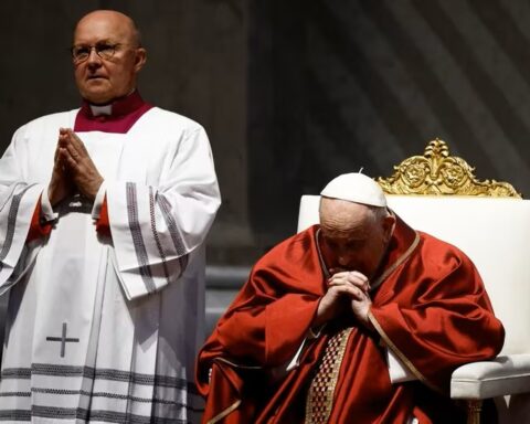 The Pope cancels his presence at the Via Crucis at the Colosseum in Rome due to the cold