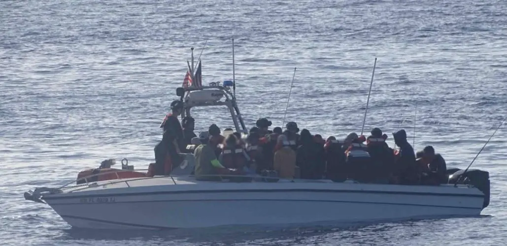 Balseros cubanos detenidos por la Guardia Costera de EE. UU.