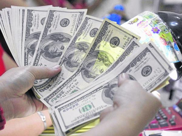 The dollar breaks the barrier of 4,500 pesos and continues long