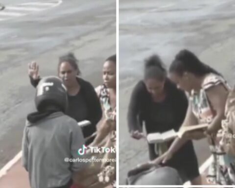 The power of faith?  Women are saved from a robbery by praying in front of the thief