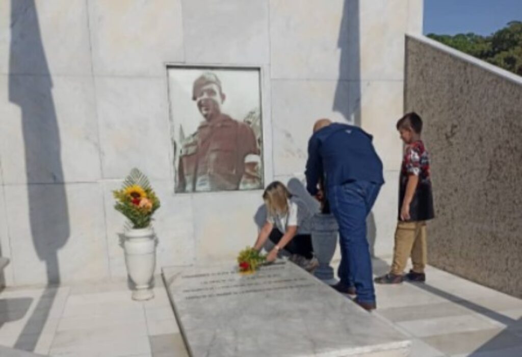 They pay tribute to Eliézer Otaiza in the South Cemetery in Caracas