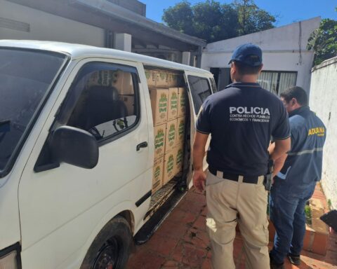 They seize a vehicle full of contraband goods