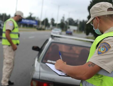 Tourism Week: queues of more than a kilometer on bridges to cross into Argentina