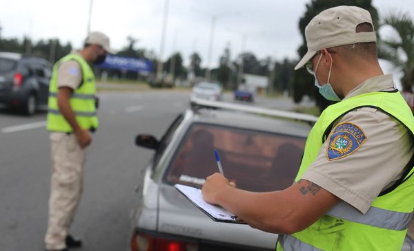 Tourism Week: queues of more than a kilometer on bridges to cross into Argentina