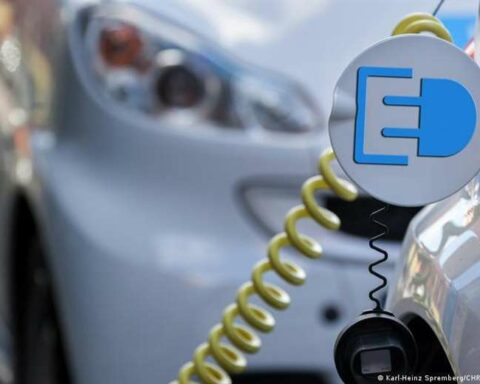 US tightens standards for car emissions