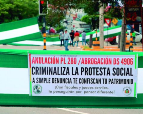 Unions stop blockades and ask Arce to formalize withdrawal of Law 280