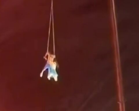 VIDEOS |  Chinese trapeze artist dies after falling from a height of 9 meters in full circus act